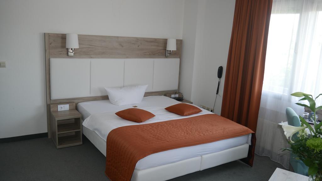 Komfort Hotel Лудвигсбург Екстериор снимка